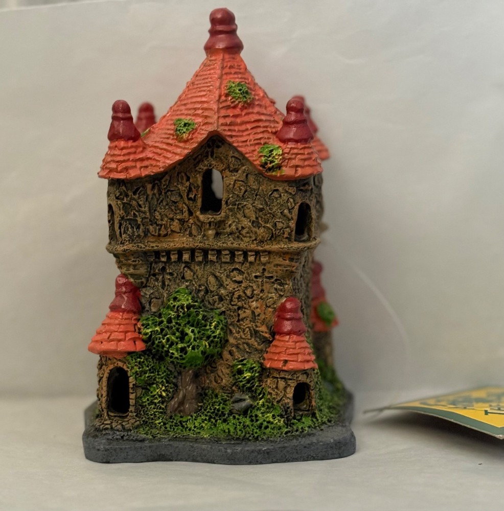 NWT Cottage for tank decoration