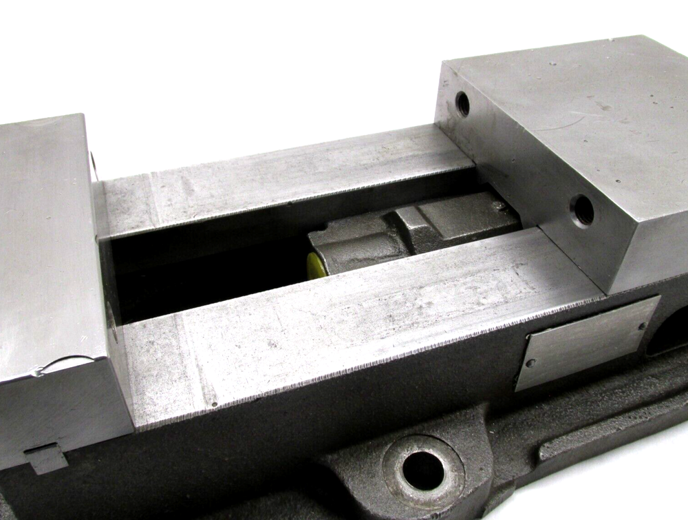 KURT ANGLOCK 6" MILLING MACHINE VISE - #D60