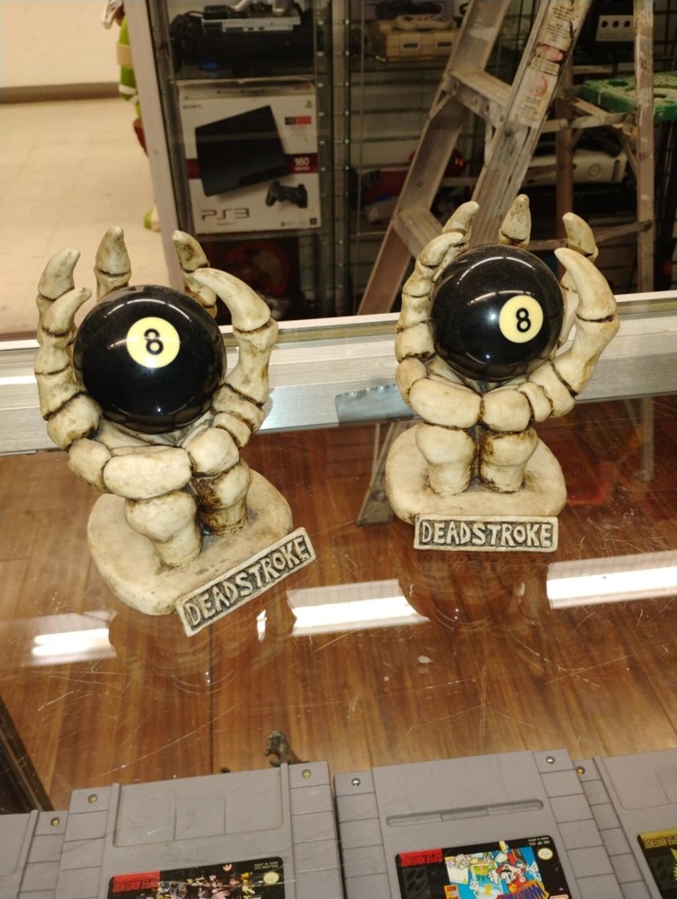 Dead Stroke Claw Cue Ball Holder