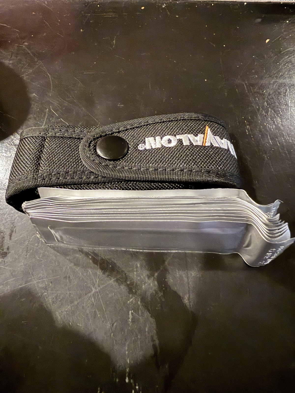 Havalon Piranta 60A Stainless Steel Replacement Blades, 12-Pack + Knife Case