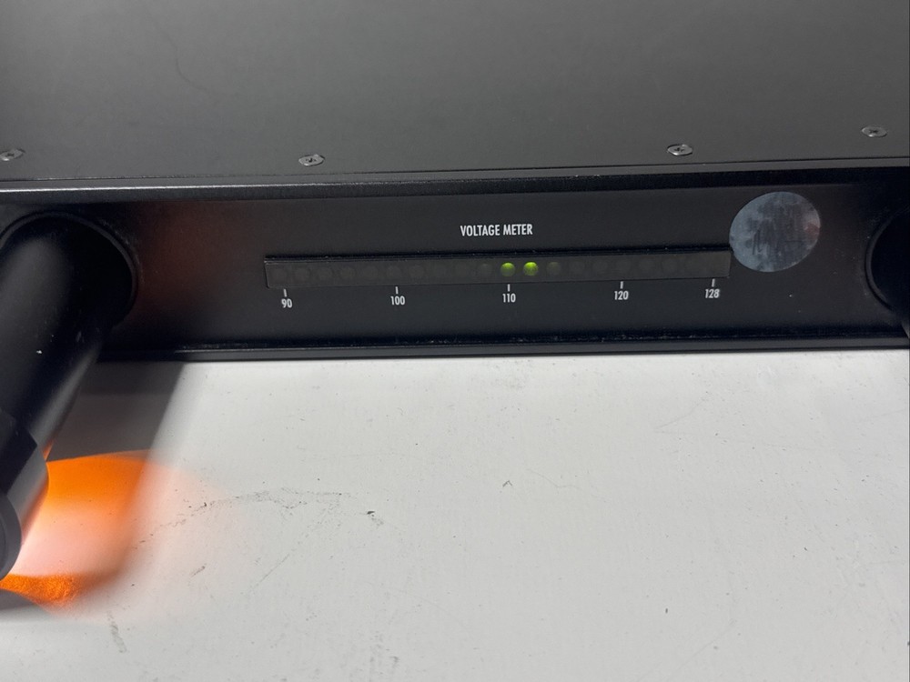 Furman PL-PLUSC Power Conditioner with Lights Voltmeter