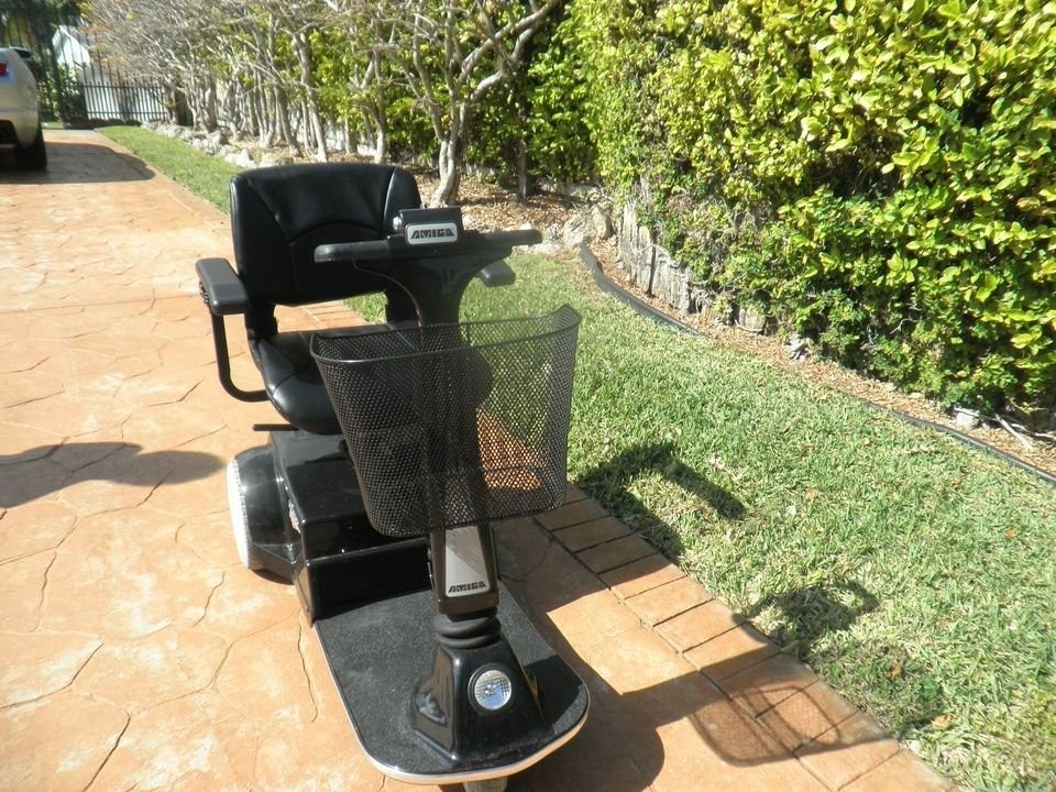 AMIGO MOBILITY SCOOTER