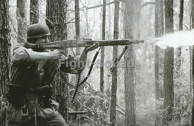 WW2 Picture Photo German Paratrooper Firing a Machine Gun 3312