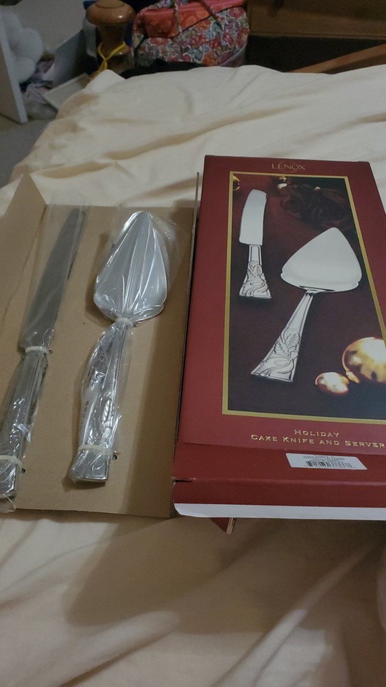 LENOX Holiday cake knife and server