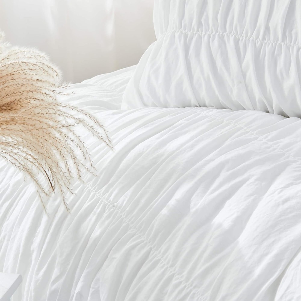 Queen-Size Down Comforter Set - White Bedding - Pleated Down Comforter