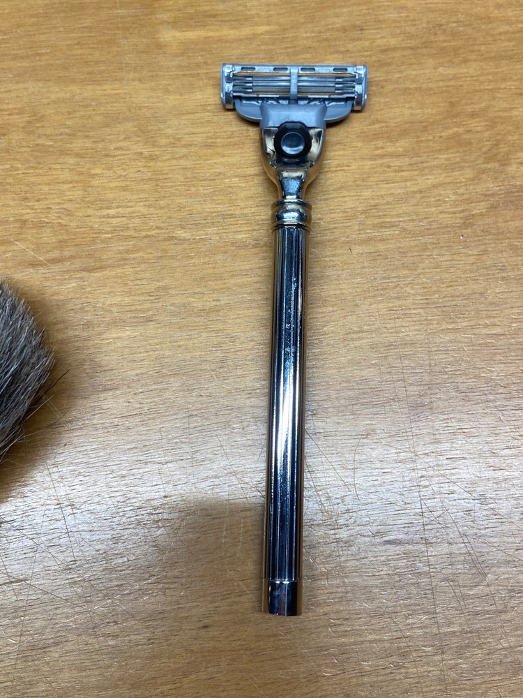 Mach 3 Razor Badger Shaving Brush Stand