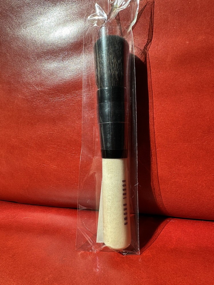 New BROWN BRONZER BRUSH NEW-Sealed Authentic100%
