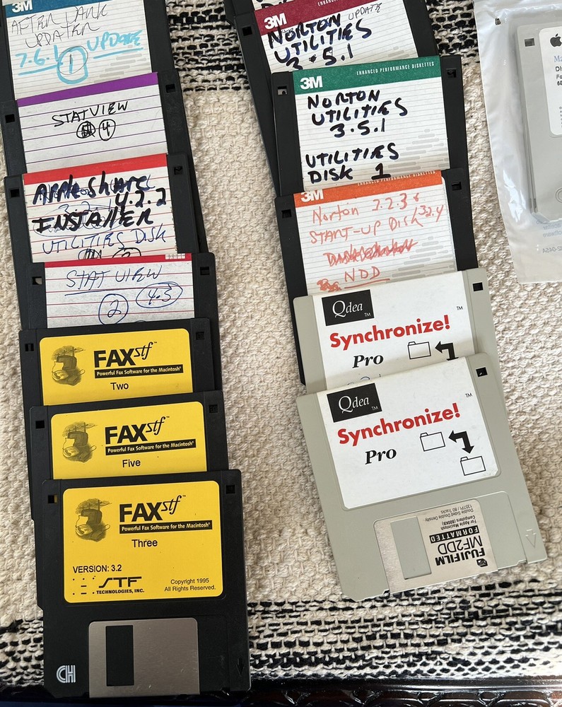 87 Diskettes Floppy Disk Vintage Macintosh Software & Cabinet