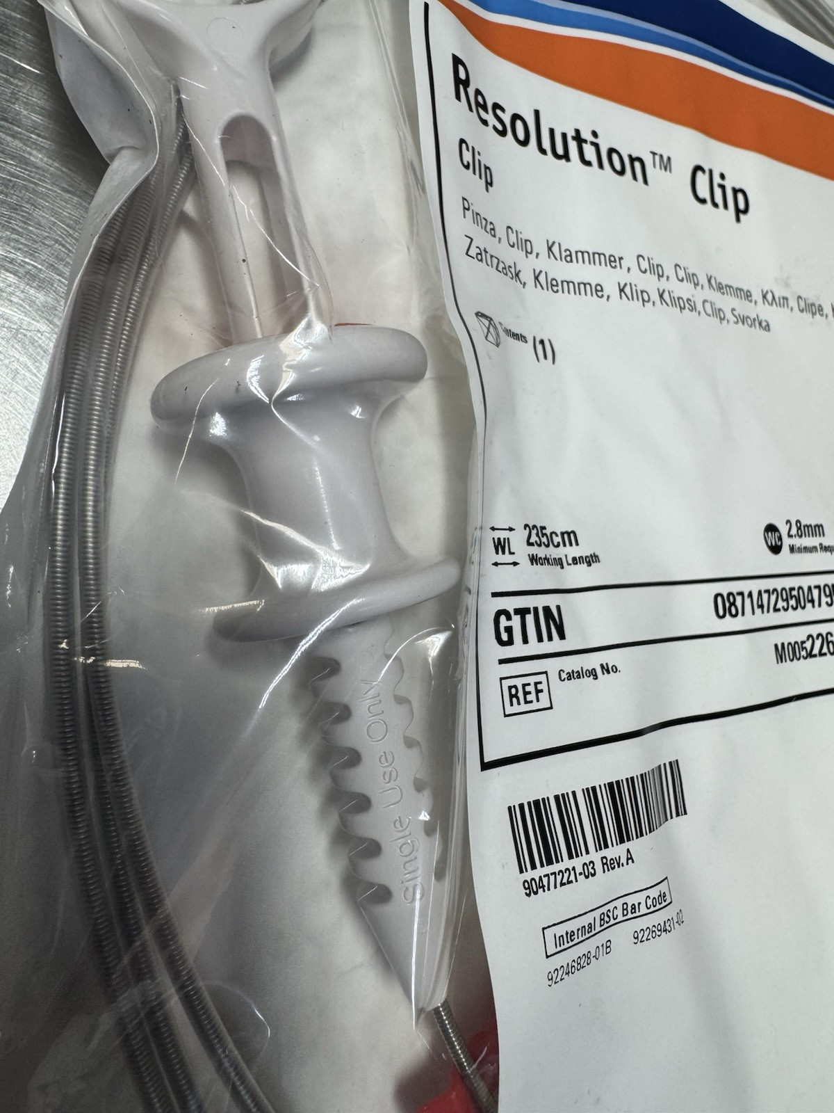 One (1) Resolution Clip 235 cm 2261 M00522610