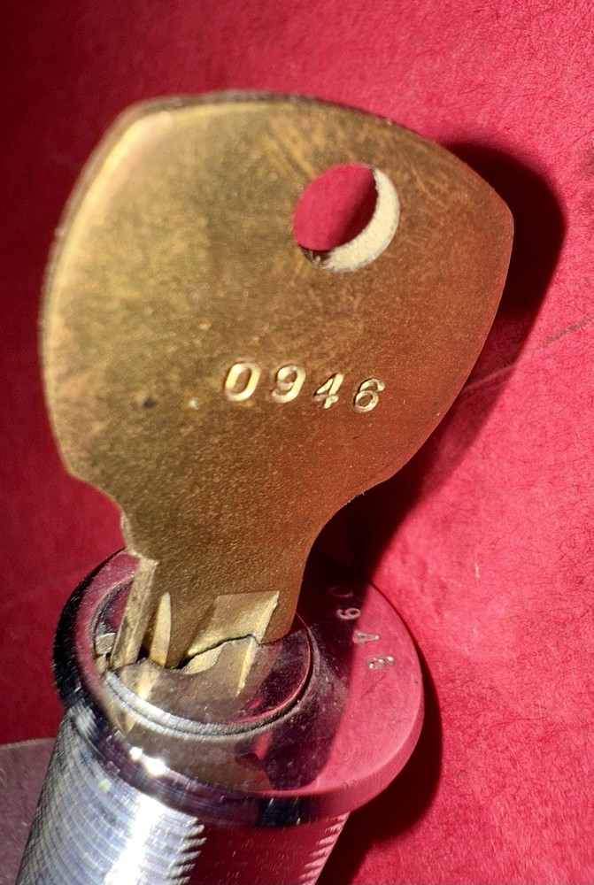 MISC Trailer lock with key 0946 used