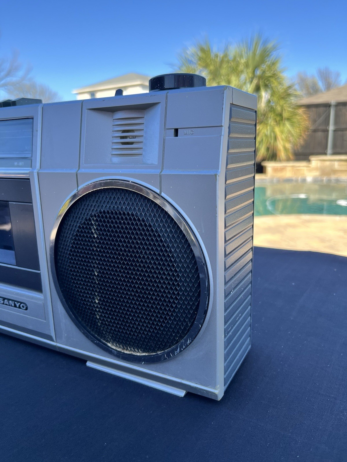 VINTAGE 1980’s Sanyo M-W1 AM/ FM Dual Band Stereo Cassette Radio Boombox Works