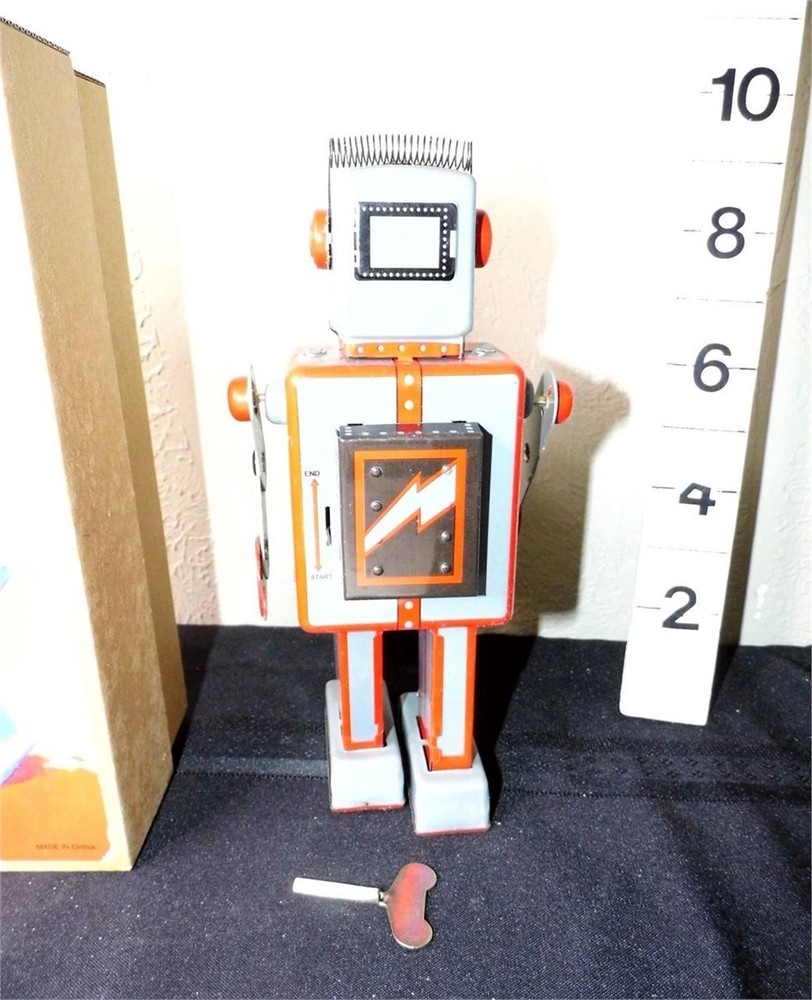 MS384 Robot Tin Toy Windup Mechanical Easelback Giant Robot