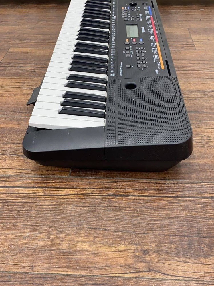 Yamaha Electronic Piano Psr-e263 Keyboard Used