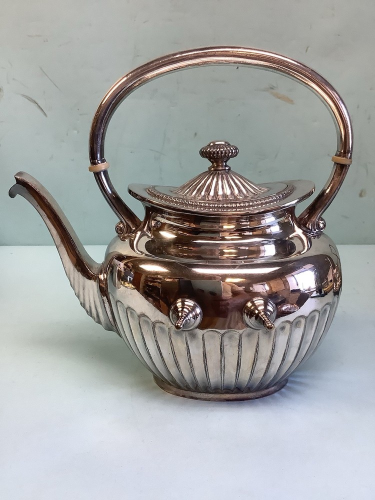 Silverplate Tilting Teapot Middletown Plate Co. 12”H