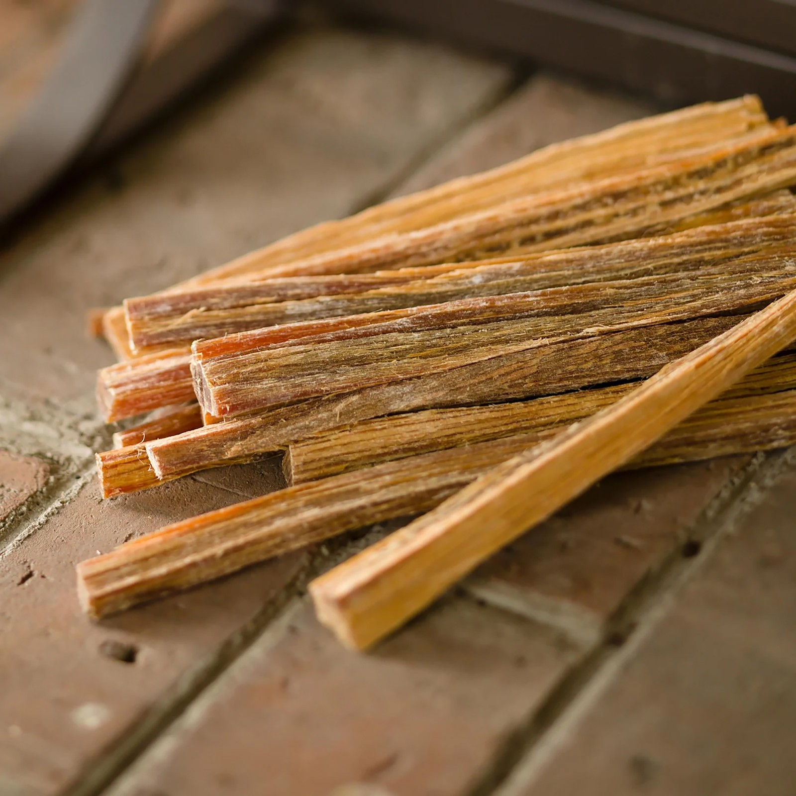 Sun Joe 25 Lb Fatwood Fire Starter Sticks for Fireplace, Wood Stove & Grill Use