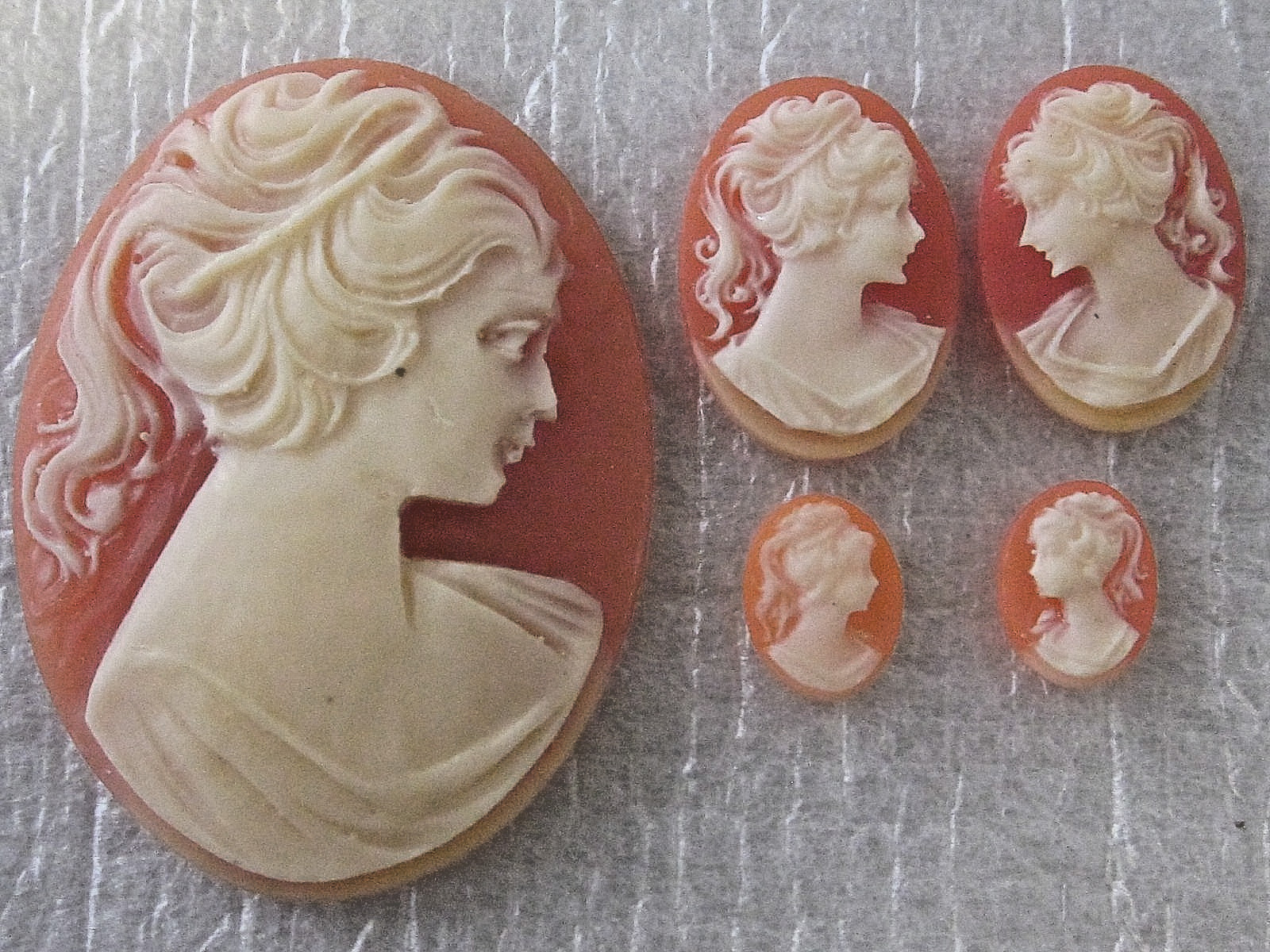 * SALE* VTG CAMEOS 40x30mm HUGE 17piece LOT JEWELRY RESIN FINDINGS REPAIR CRAFTS