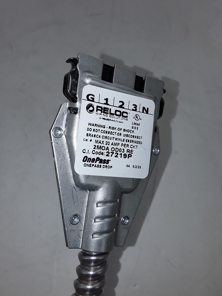 RELOC, 2MOA OD03 RE-Receptacles and a flexible conduit connection