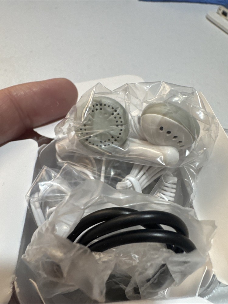NIB mp3 player/USB Flash Disc silver