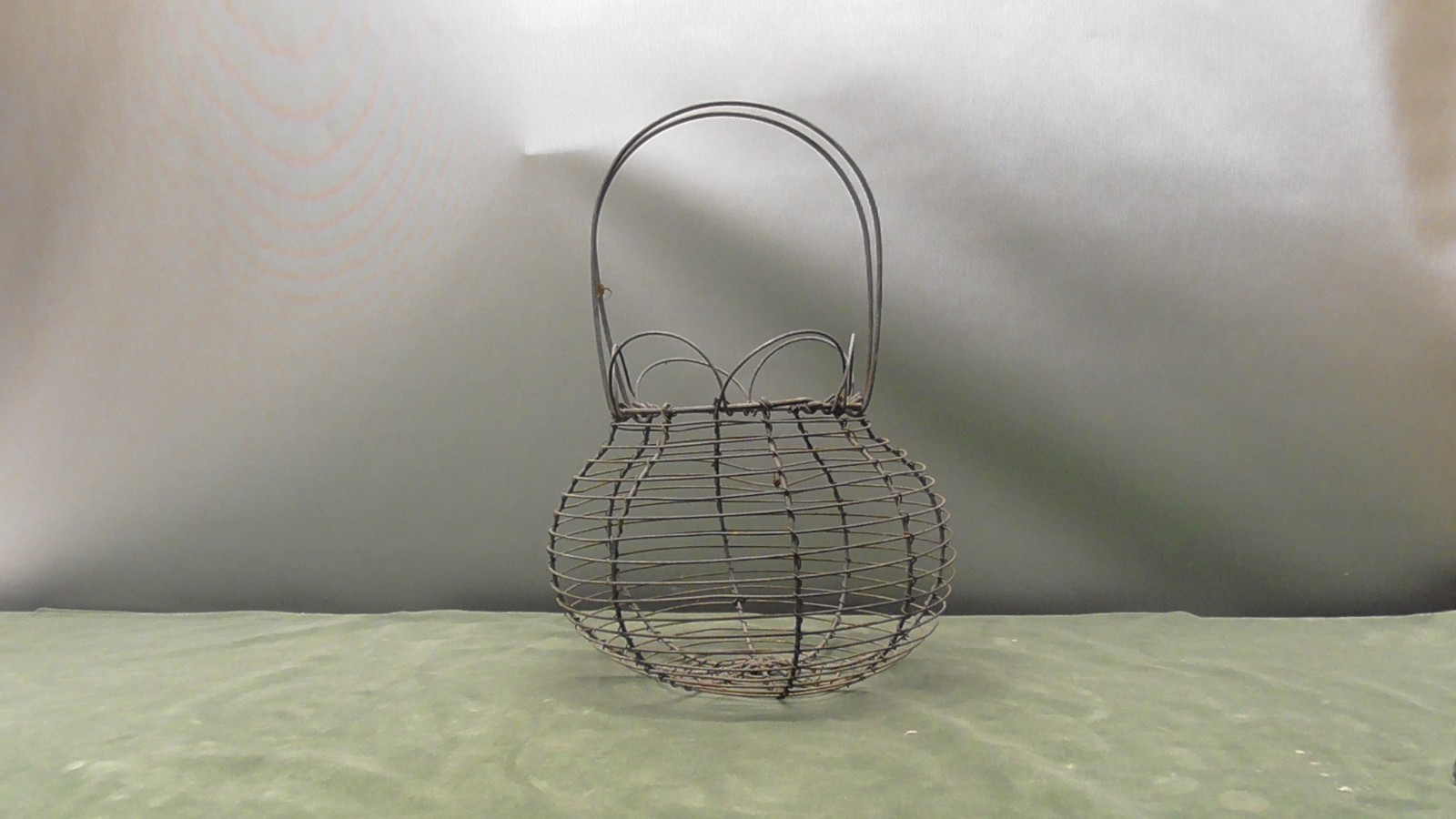 Vintage  Wire  Easter Basket With Handle Basket Or Decor Cute Farmhouse cottage!