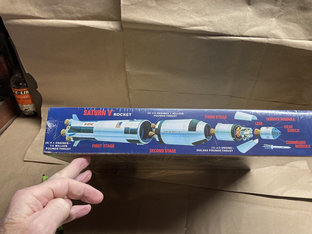 Amt Plastic Model Kit Saturn V Moon Rocket