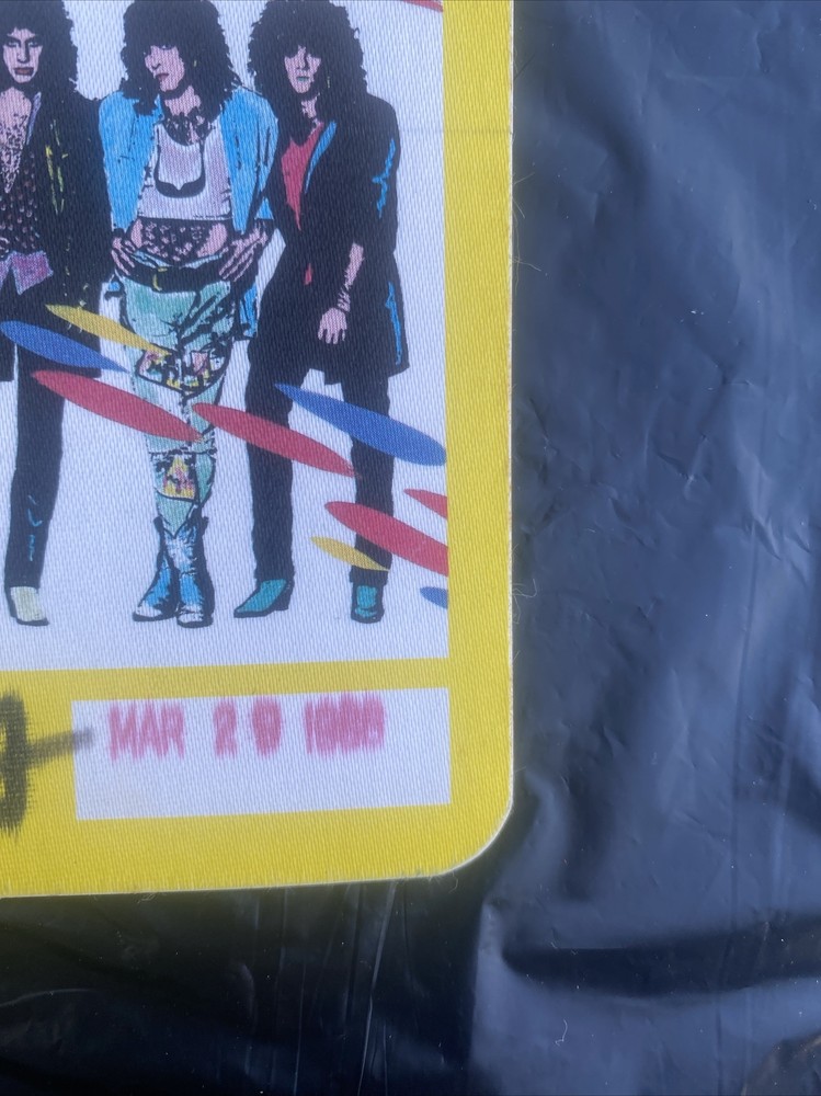 * Kiss Asylum crew pass E1