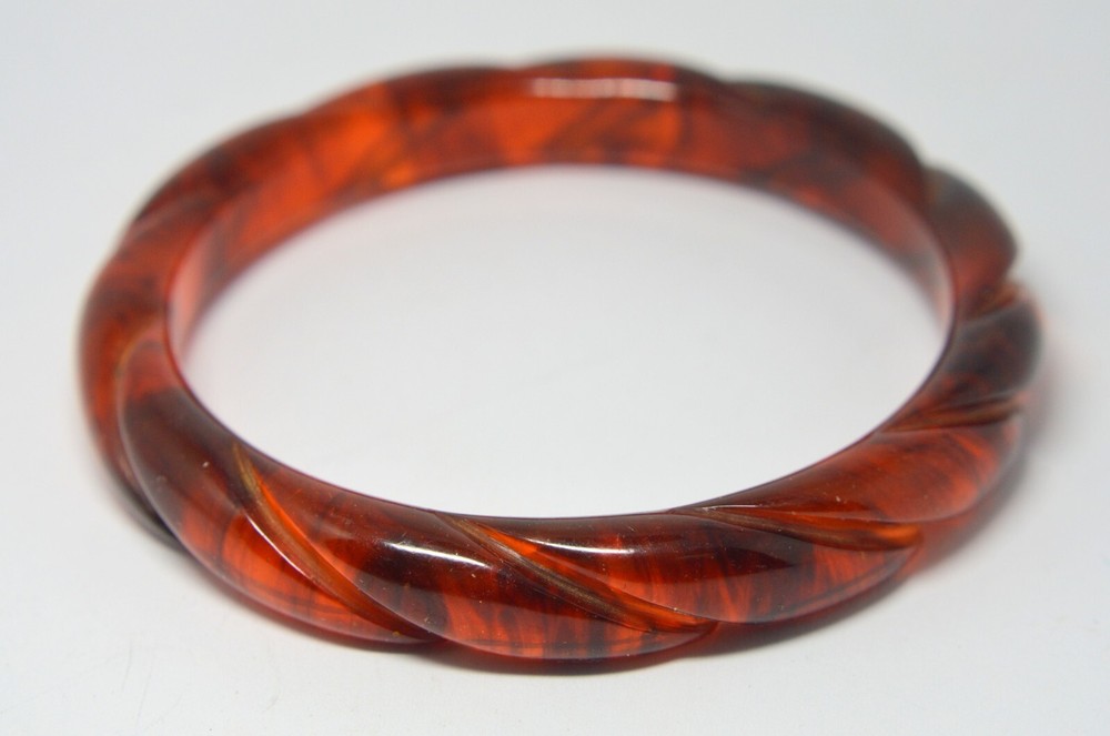 VINTAGE ORANGE BAKELITE ROUND BANGLE BRACELET