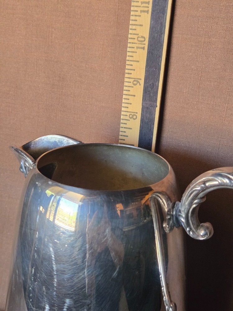 Wm Rogers Silver Plate Water Pitcher with Ice Lip 917