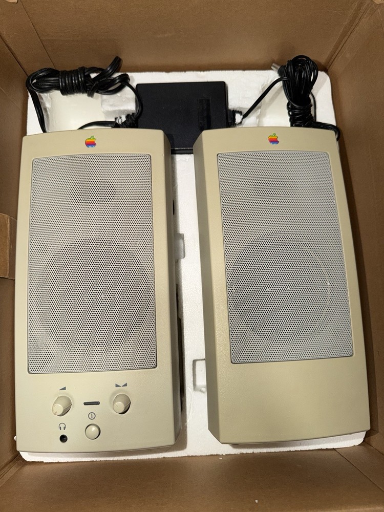 AppleDesign Powered Speakers M6082 - 1993, Missing The Grey Cable