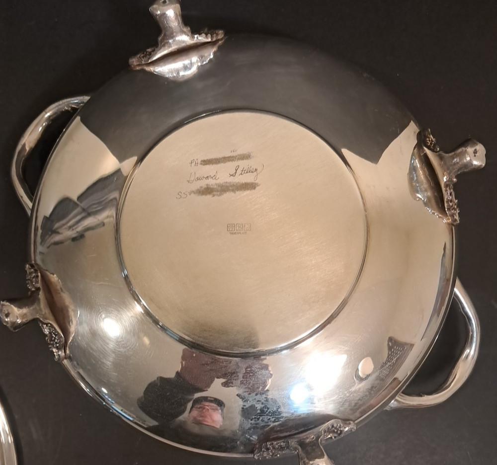 VTG Silver Plated Large Bowl/Covered Dish W/Lid & Pyrex Glass bowl insert