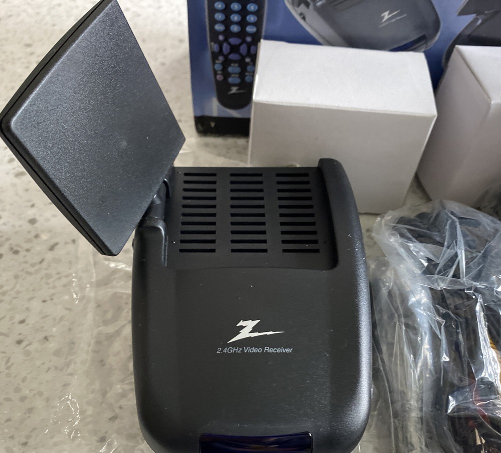 Zenith Wireless Stereo Audio Video Sender Kit NOS Missing Remote