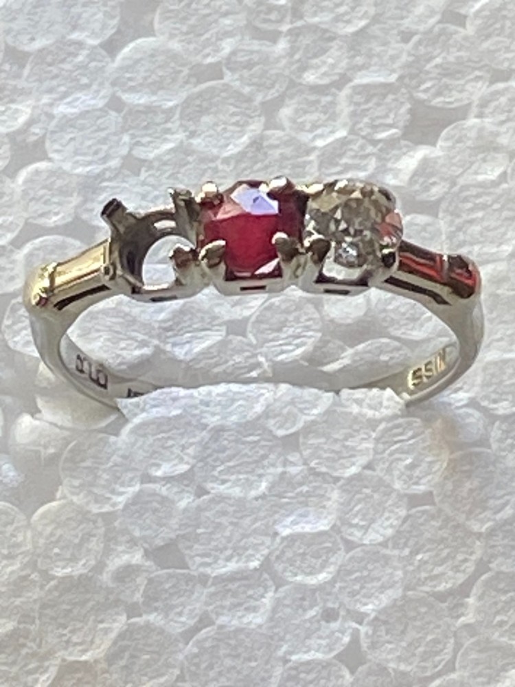 Garnet & Diamond Solid 18k White Gold 2 Stone Ring (MISSING ONE DIAMOND) size 6
