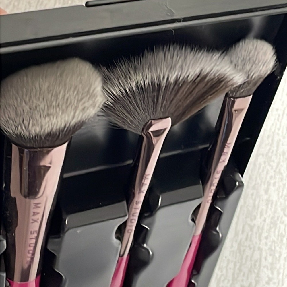 MAX STUDIO Brush Set 3 Pieces NWOT