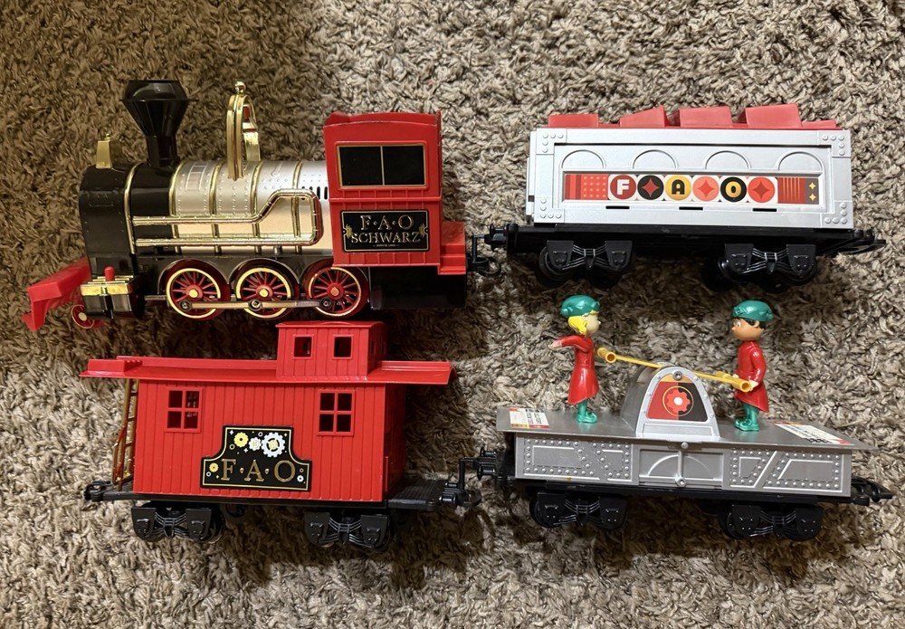 FAO Schwarz 4 Main Pieces Motorized Classic Train Set. Working
