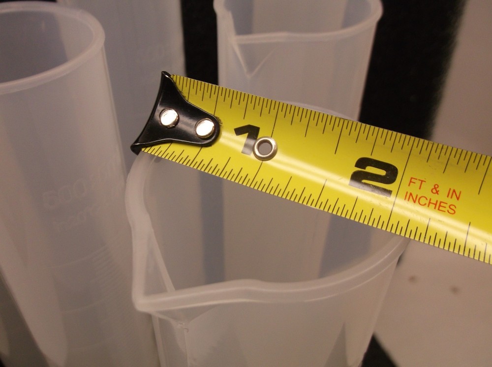 LAB SAFETY SUPPLY Graduated Cylinder 500mL Plastic (A28)