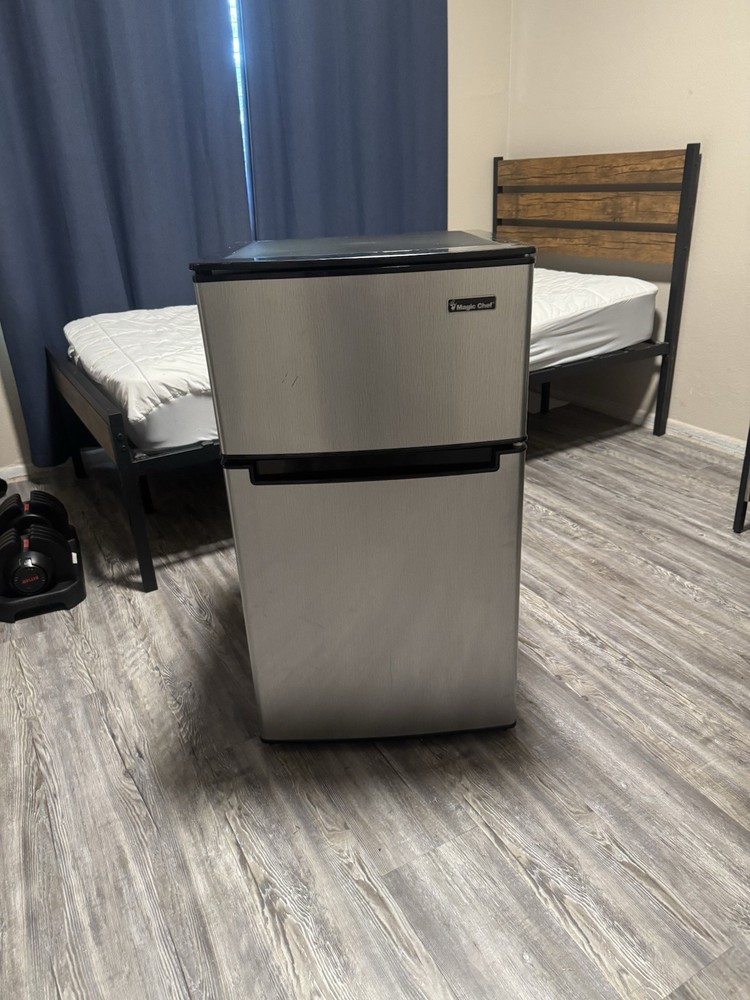 Mini Fridge Works Well