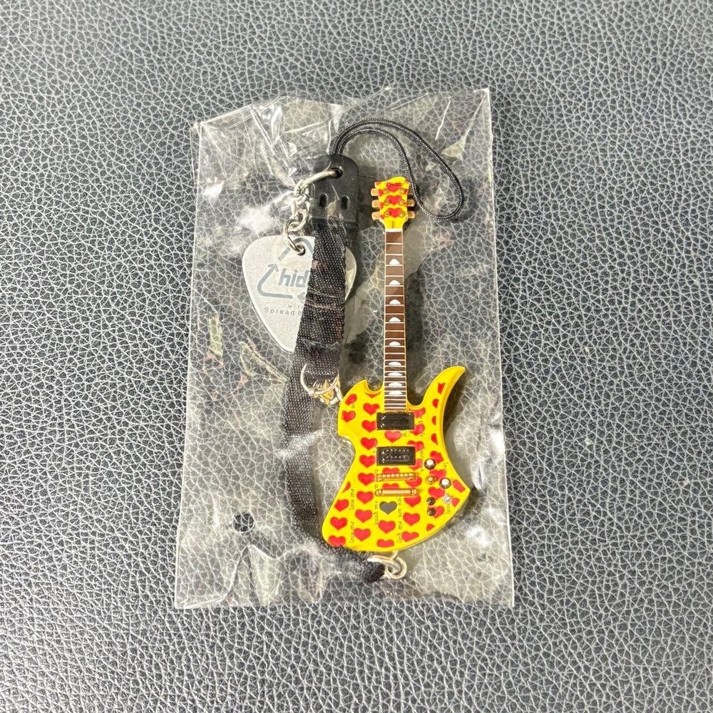 hide yellow heart guitar strap