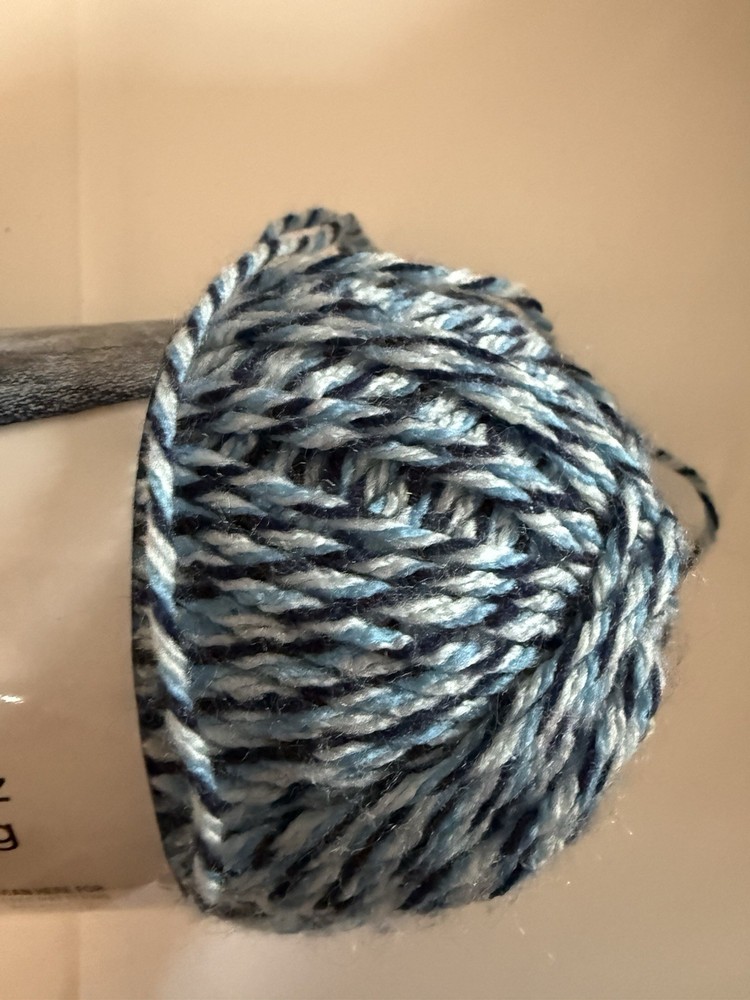 LOOPS AND THREAD IMPECCABLE. Denim Mouline