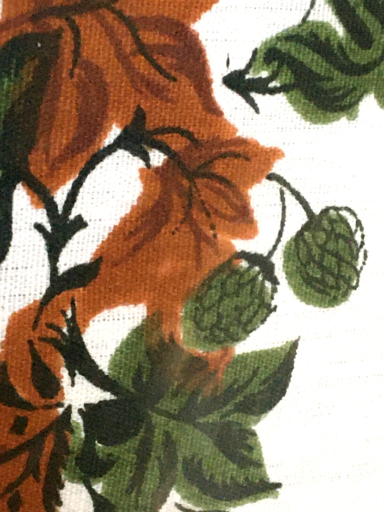 TABLE RUNNER TOPPER Doily RECTANGULAR Fall Leaves Berry Vine WHITE CLOTH 27" VTG
