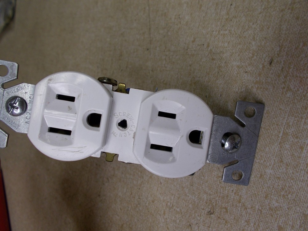 NEW Eagle 16171 15A 125V White Socket *FREE SHIPPING*