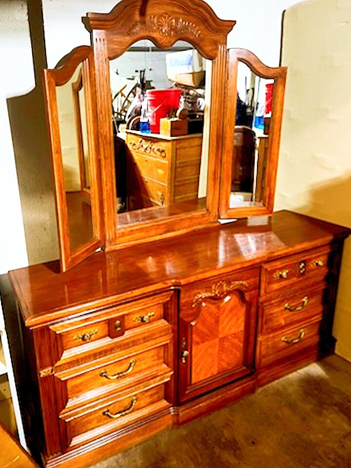 Vintage Queen Bedroom Set 4 Piece