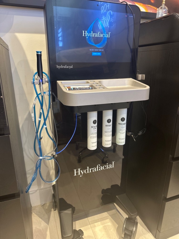 Genuine hydrafacial syndeo machine