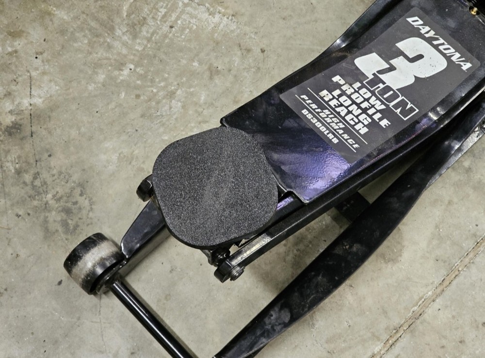 Daytona Compatible Floor Jack Polyurethane Saddle Pad