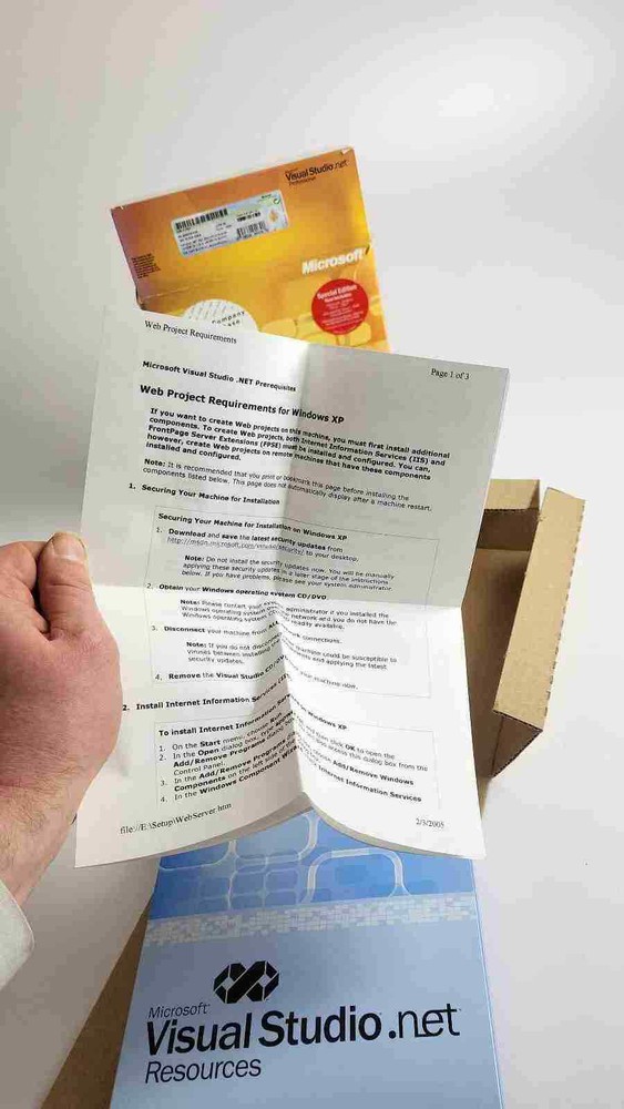 Microsoft Visual Studio .net Professional 2003 (includes SQL Server) Retail Key