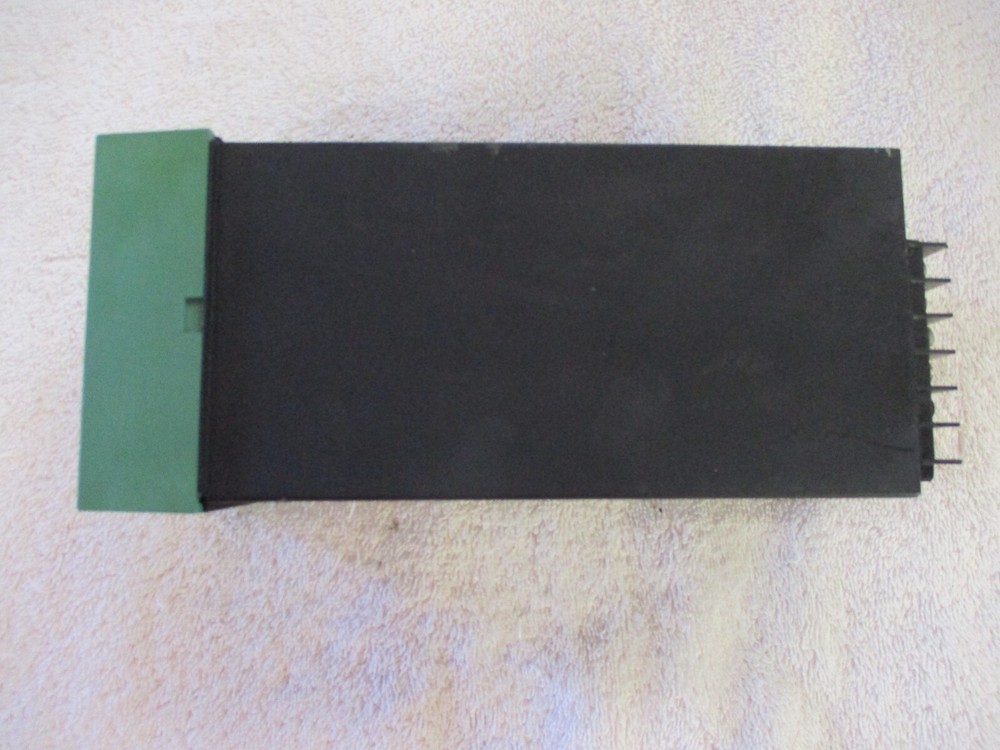 HONEYWELL TEMPERATURE CONTROLLER DC3002-0-32A-2-00-0111