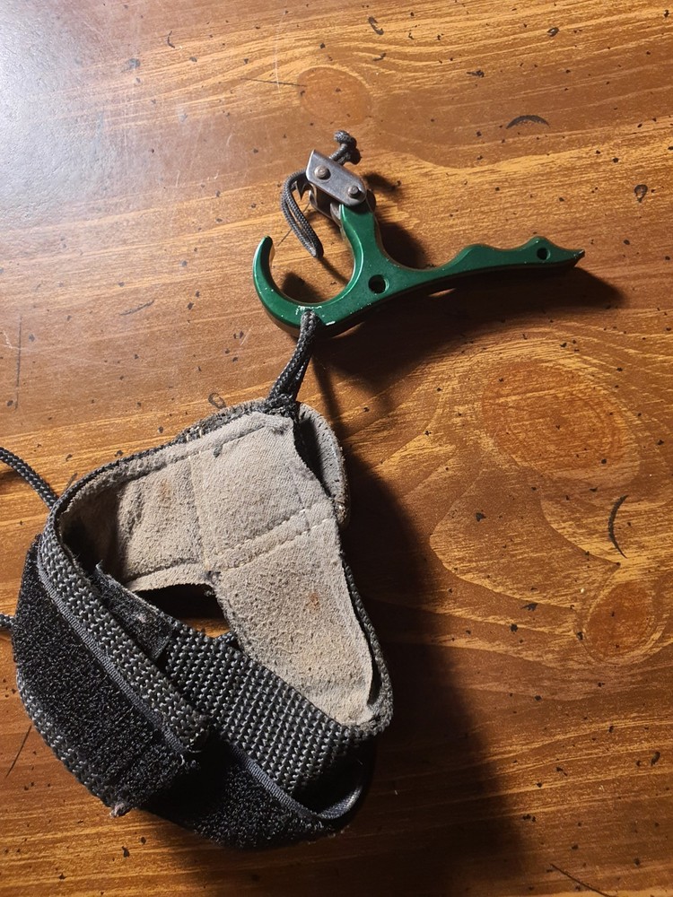 Vintage Stan Hinge Release With Wrist Strap