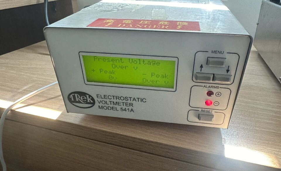 TRek Electrostatic VOLTMETER MODEL 541A