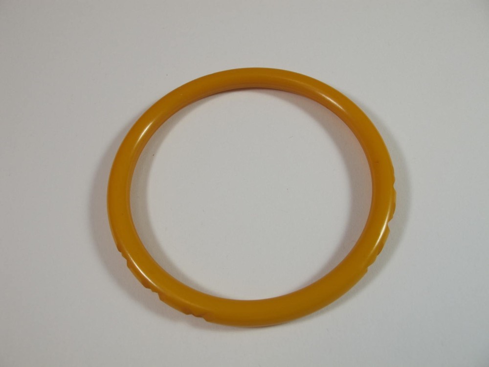 TESTED BAKELITE BUTTERSCOTCH CARVED BANGLE BRACELET