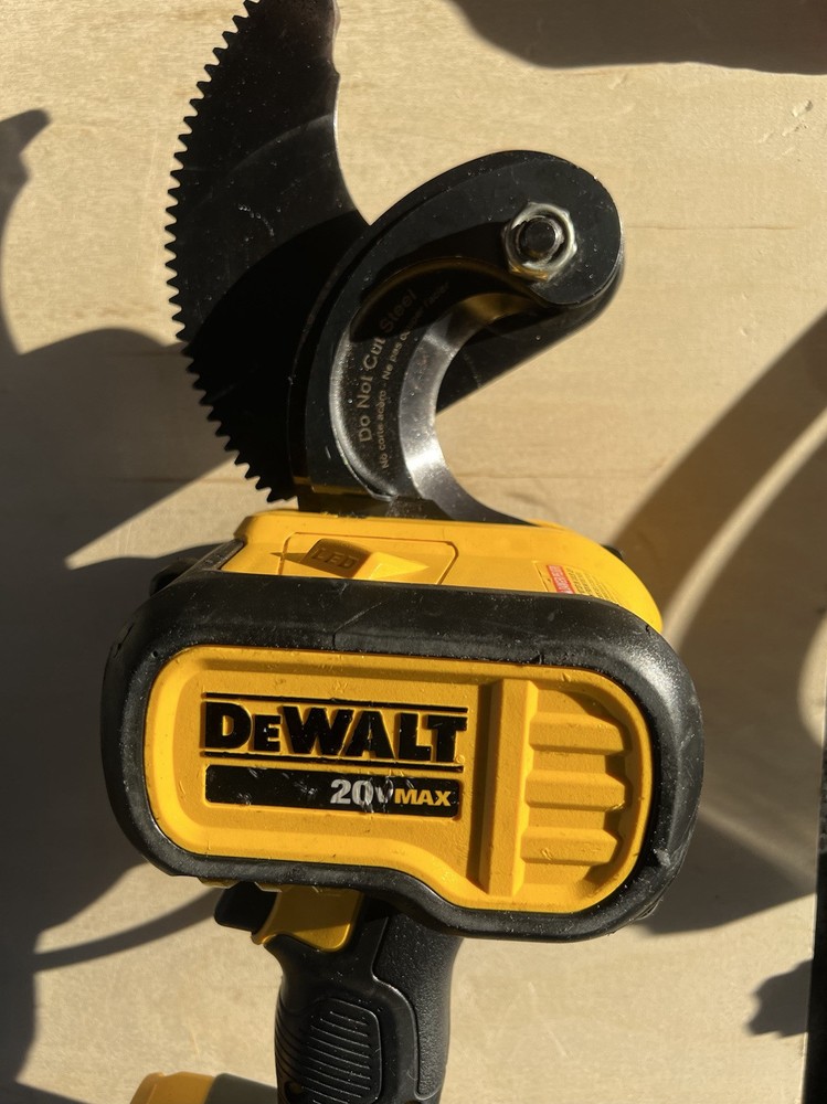 DEWALT DCE150B 20V Max Cordless Cable Cutting Tool ONLY