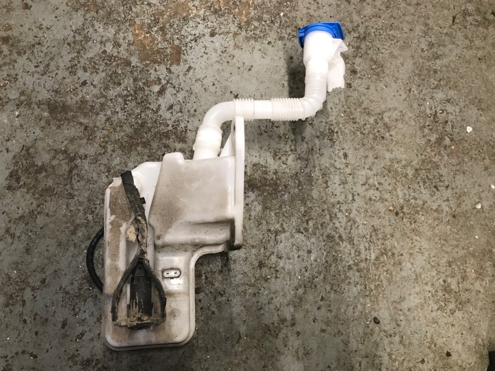 2022 Seat Leon Windscreen washer bottle complete with pump