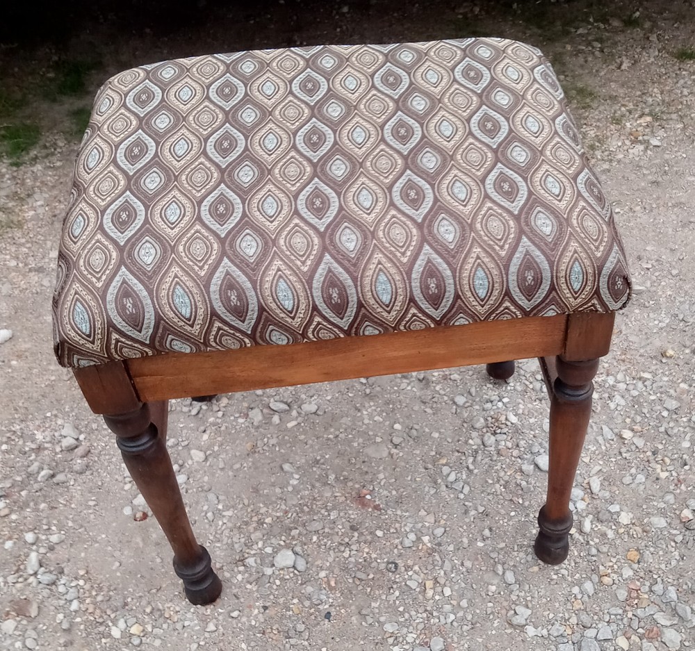 Walnut Print Vanity Bench (VB-114)